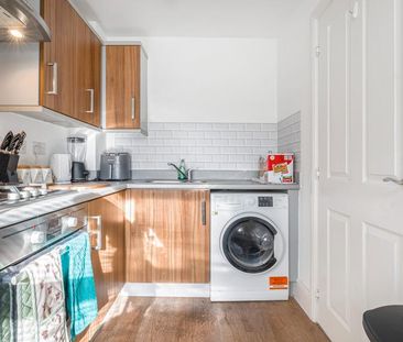 2 bedroom terraced house to rent - Photo 4