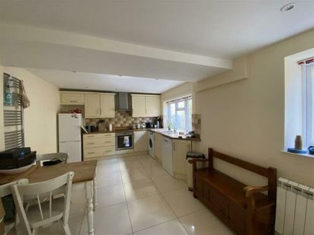 2 bedroom semi-detached house to rent - Photo 5