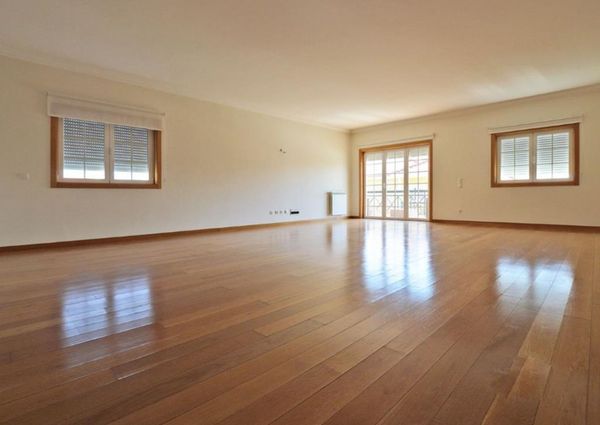 Apartamento T4 em condomínio com piscina e jardim na Beloura