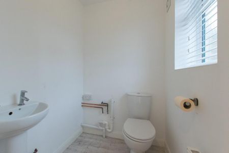 3 bedroom semi-detached house to rent - Photo 5