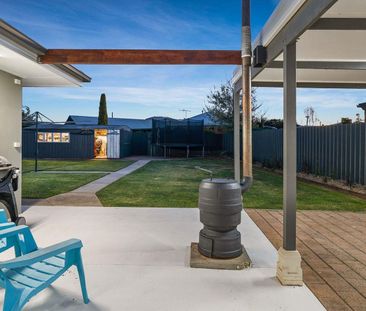 Modern 3 Bedroom West Wodonga Home - Photo 3