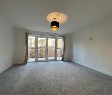 3 bedroom end of terrace house to rent - Photo 1