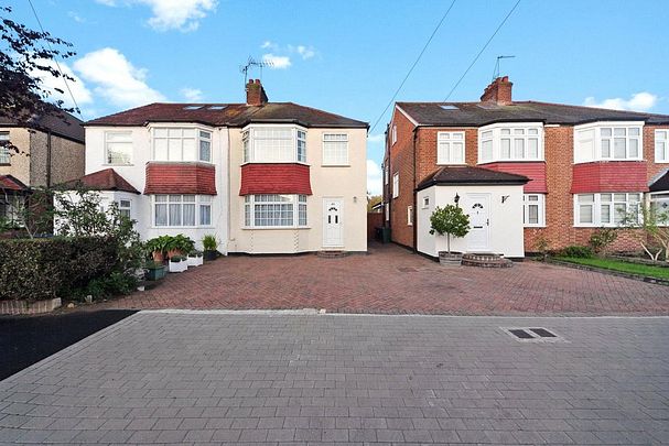 3 bedroom in Barnet - Photo 1