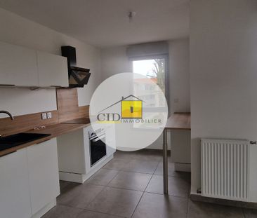 Location Appartement 3 pièces 68m² ST BONNET DE MURE 69720 - Photo 4