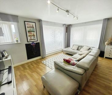 3 bedroom flat to rent - Photo 6