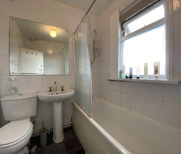 4 bedroom semi-detached house to rent - Photo 3