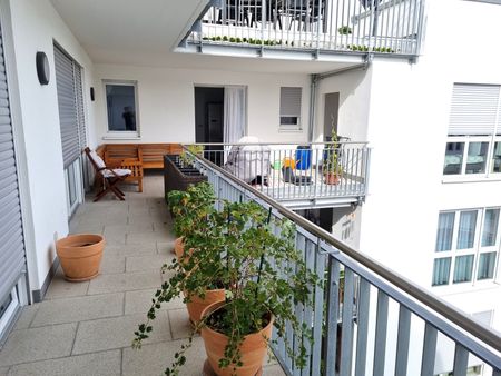 Exklusive 4 Zi.-Wohnung mit großem Balkon und 2 TG-Stellplätze in ruhiger und zentraler Lage - Foto 5