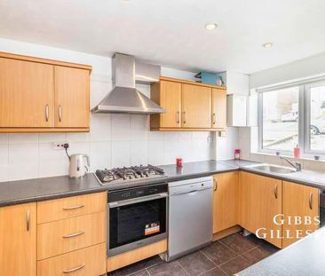 Knoll Crescent, Northwood, HA6 - Photo 4