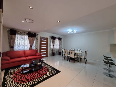 SPACIOUS 4-BEDROOM DUPLEX FOR RENT - Photo 4