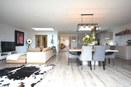 3 bedroom detached house to rent - Photo 2