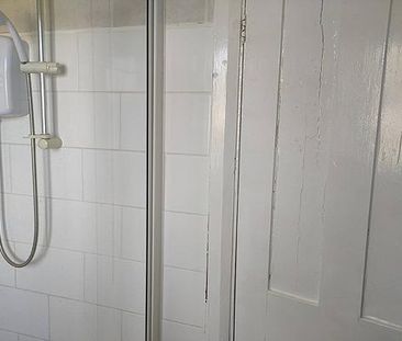 4 bedroom semi-detached house to rent - Photo 5