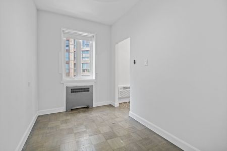 For Lease - 26 St. Joseph Street Unit# 609, Toronto, Ontario - Photo 5