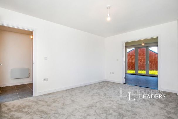 4 bedroom detached house to rent - Photo 1