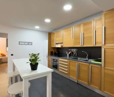 Rooms for rent in 3-bedroom apartment in El Guinardó - Foto 2