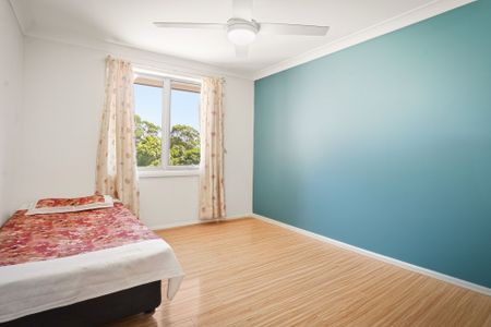 Modern 3-Bedroom Townhouse - Photo 2