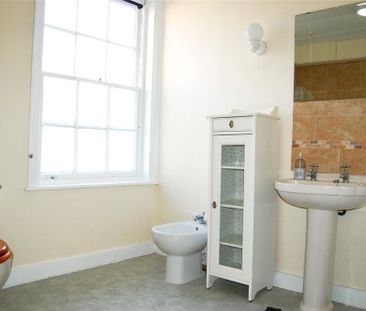 3 bedroom terraced house to rent - Photo 6