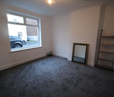 3 bedroom end of terrace house to rent - Photo 4