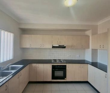 “Spacious 3 Bedroom Double-Storey Unit in the Heart of Liverpool CBD” - Photo 2