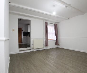 2 bedroom end of terrace house to rent - Photo 2