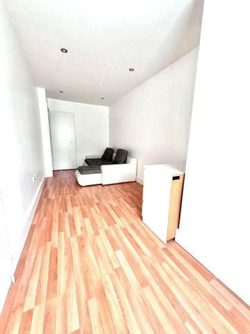 3 bedroom flat to rent - Photo 3