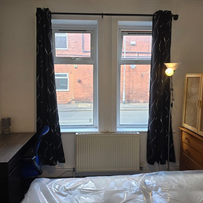 Room in a Shared House, Balmoral Road, M14 - Photo 1