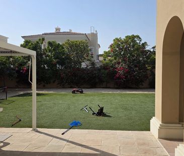 Sun-Drenched 4-Bedroom Luxury Villa: Mediterranean - Photo 3