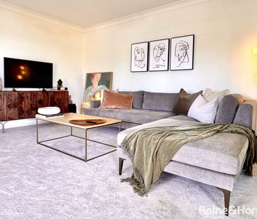 Quiet & comfortable rental 5 mins drive to Indroo shopping center - Photo 1