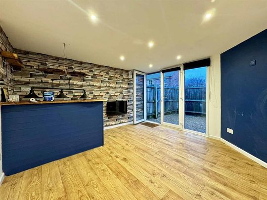 3 bedroom end of terrace house to rent - Photo 1