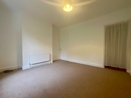 3 bedroom Mid Terraced House to let - Photo 4