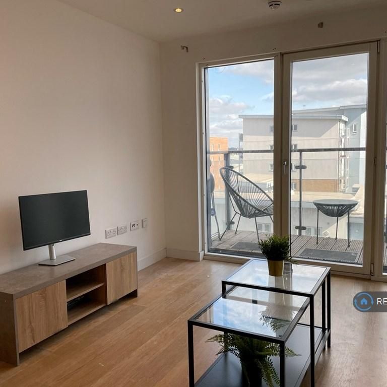 1 bedroom in a flat share to rent - Photo 1