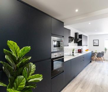 Cromwell Road #16 - Photo 2