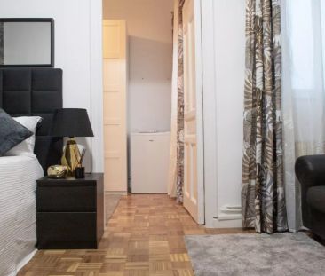 Room in a shared 2-bedroom apartment for rent in Embajadores. - Foto 2