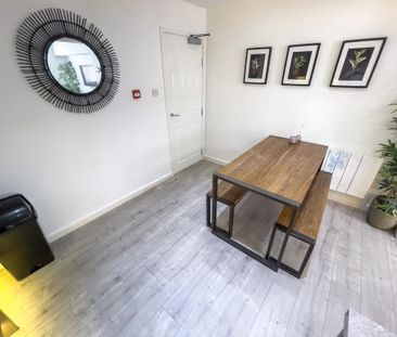 5 bedroom flat to rent - Photo 4