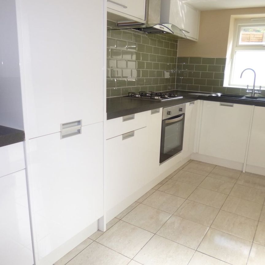 2 Bed Flat, Parkfield Road, SE14 - Photo 1