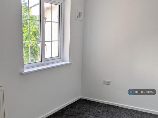 3 bedroom end of terrace house to rent - Photo 1