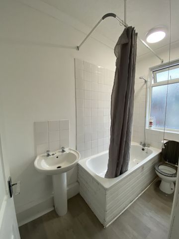 2 bed Terraced - To Let - Photo 5