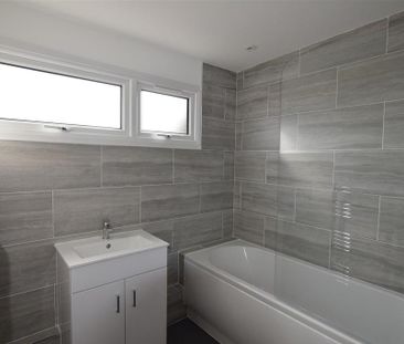 3 bedroom terraced house to rent - Photo 6