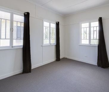 Neat and Tidy Home in Booval! - Photo 1