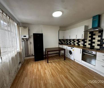 2 Bed Flat, Audrey Road, IG1 - Photo 3