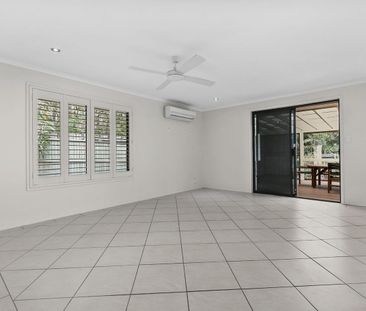 Comfortable Family Living Close to the Noosa River - Photo 2