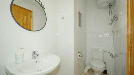 Carrer de Valldonzella, Barcelona, Catalonia 08001 - Photo 5