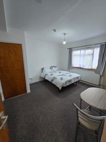 Studio Flat, Belmont Road, N15 - Photo 2