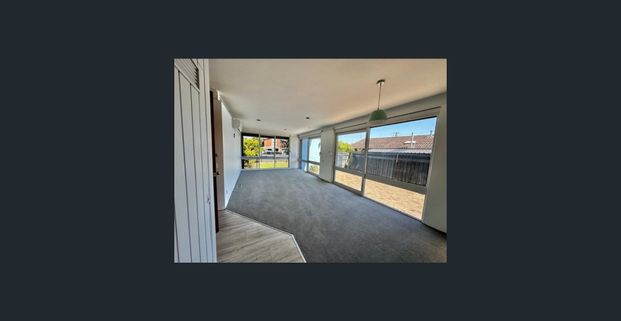 SURE TO IMPRESS - Photo 1