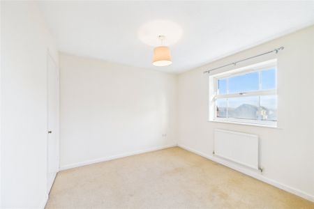 4 bedroom House in Hitherhooks Hill, Bracknell - Photo 4