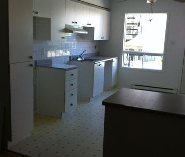 Grand 4 1/2 impeccable 1er étage à louer - Photo 3