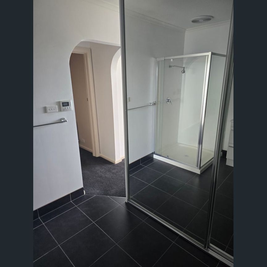 Water views and cosy living - Photo 1