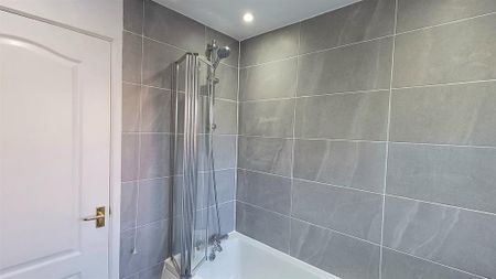 3 bedroom detached house to rent - Photo 4