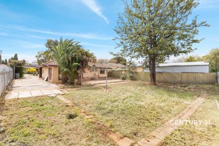 Spacious 3-Bedroom Family Home on Generous 680sqm Block - Photo 2