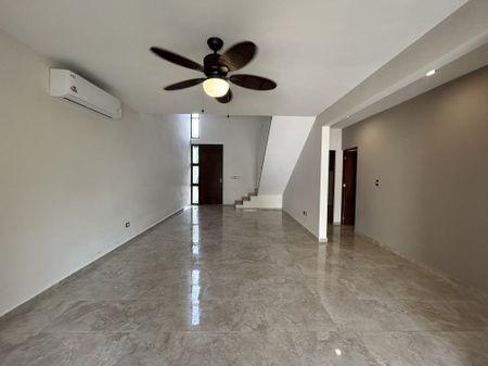 Casa sin muebles, en la privada Parque Central. - Photo 2