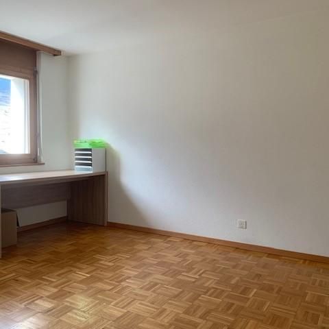 Appartement traversant de 3 pièces au 3ème étage. Idéalement situé dans un quartier calme et zone à 30km/h. - Photo 1